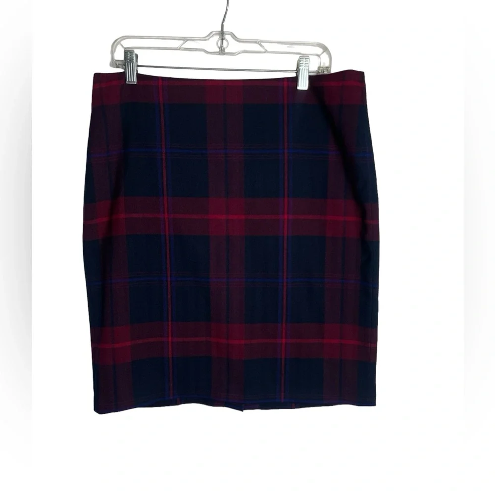 Tommy Hilfiger skirt size 12 navy‎ blue & dark pink plaid skirt flawless 💙🩷